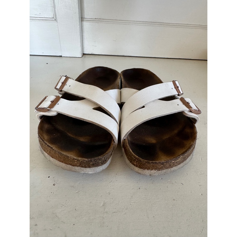 Birkenstock while Yao sandal size 38 (7-7.5) - Picture 4 of 10